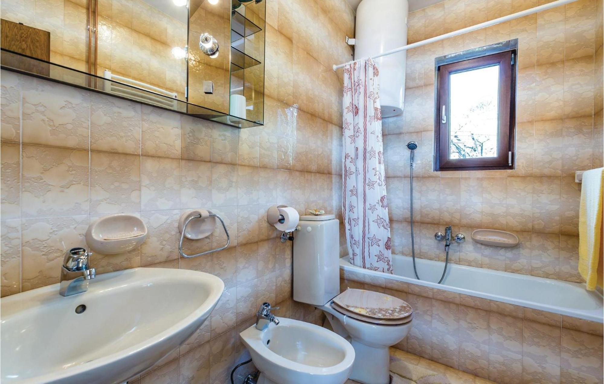 2 Bedroom Lovely Apartment In Lovran Zewnętrze zdjęcie